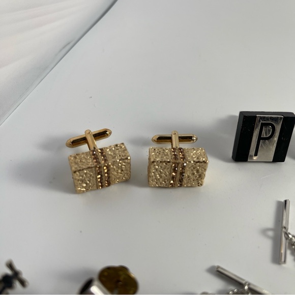 Vintage 26 lot of men’s costume, jewelry cufflinks, tie tacks and buttons - Picture 2 of 16